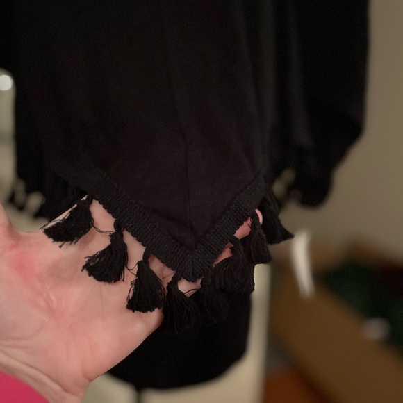 NWT KISCHE M Black tunic w/tassels and layered top, ties in back, dolman sleeve - Picture 3 of 7